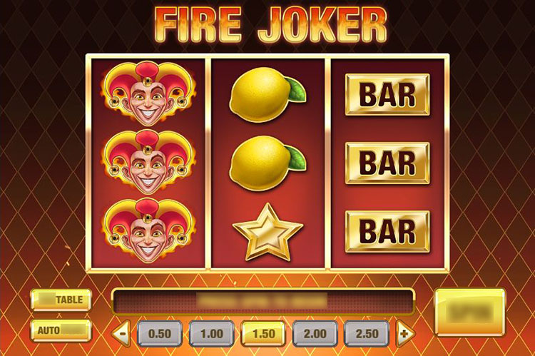 Интерфейс слота Fire Joker с пятью барабанами и символами карточной тематики