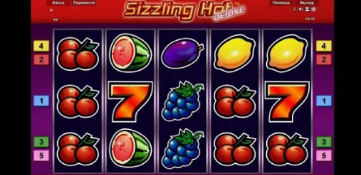 Поле Sizzling Hot Deluxe 5×3 с фруктовыми символами, семерками и Scatter-звездой